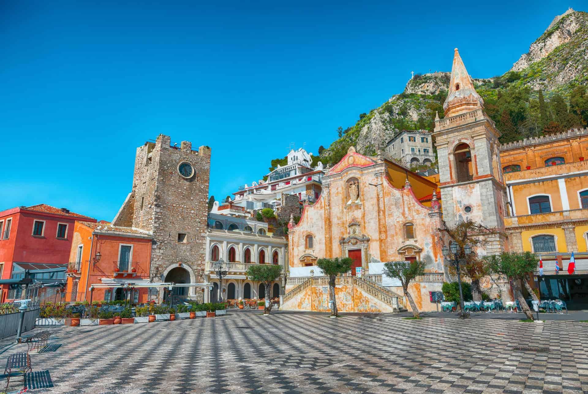 Piazza IX Aprile what to do in Taormina