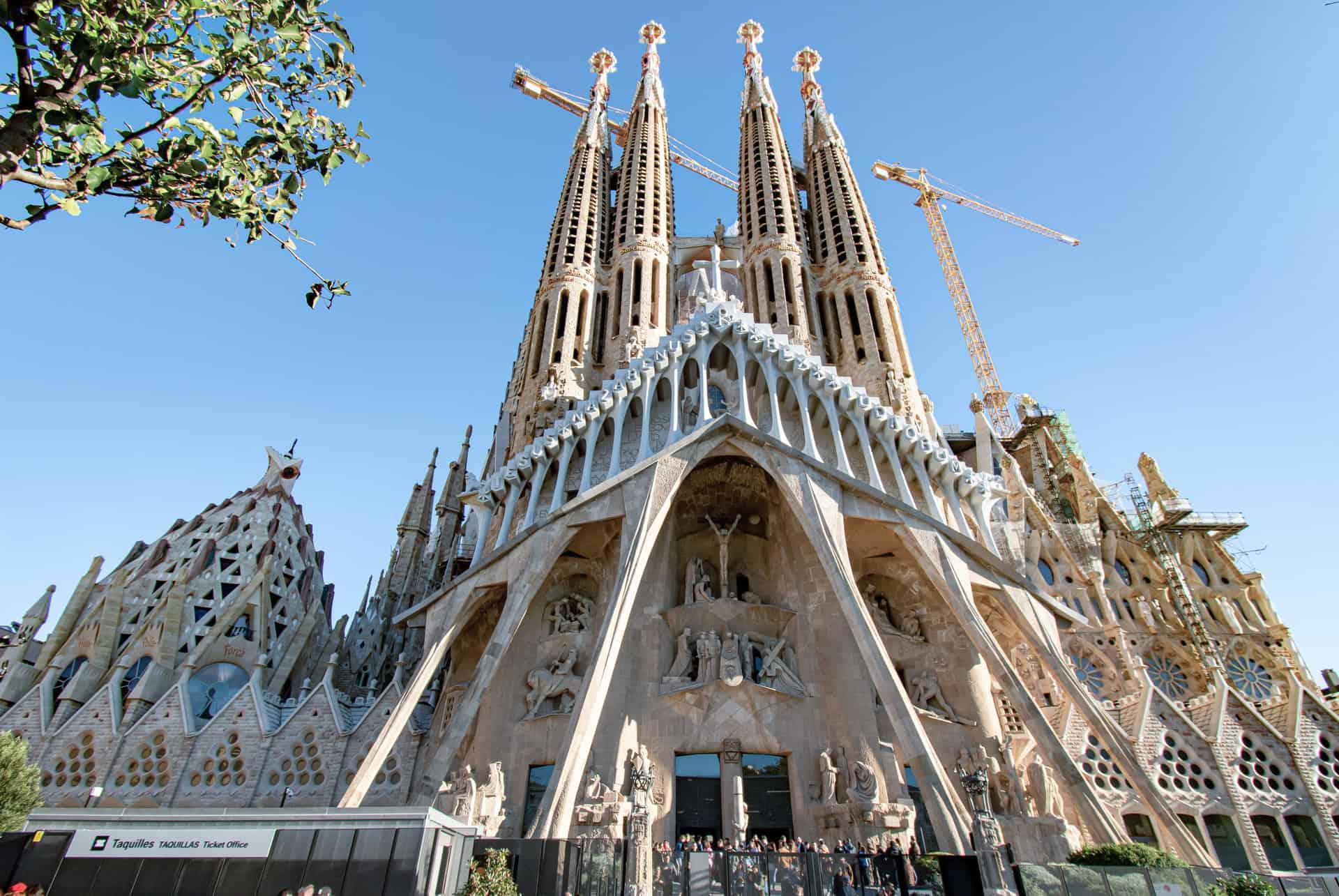 visit the sagrada familia passion facade