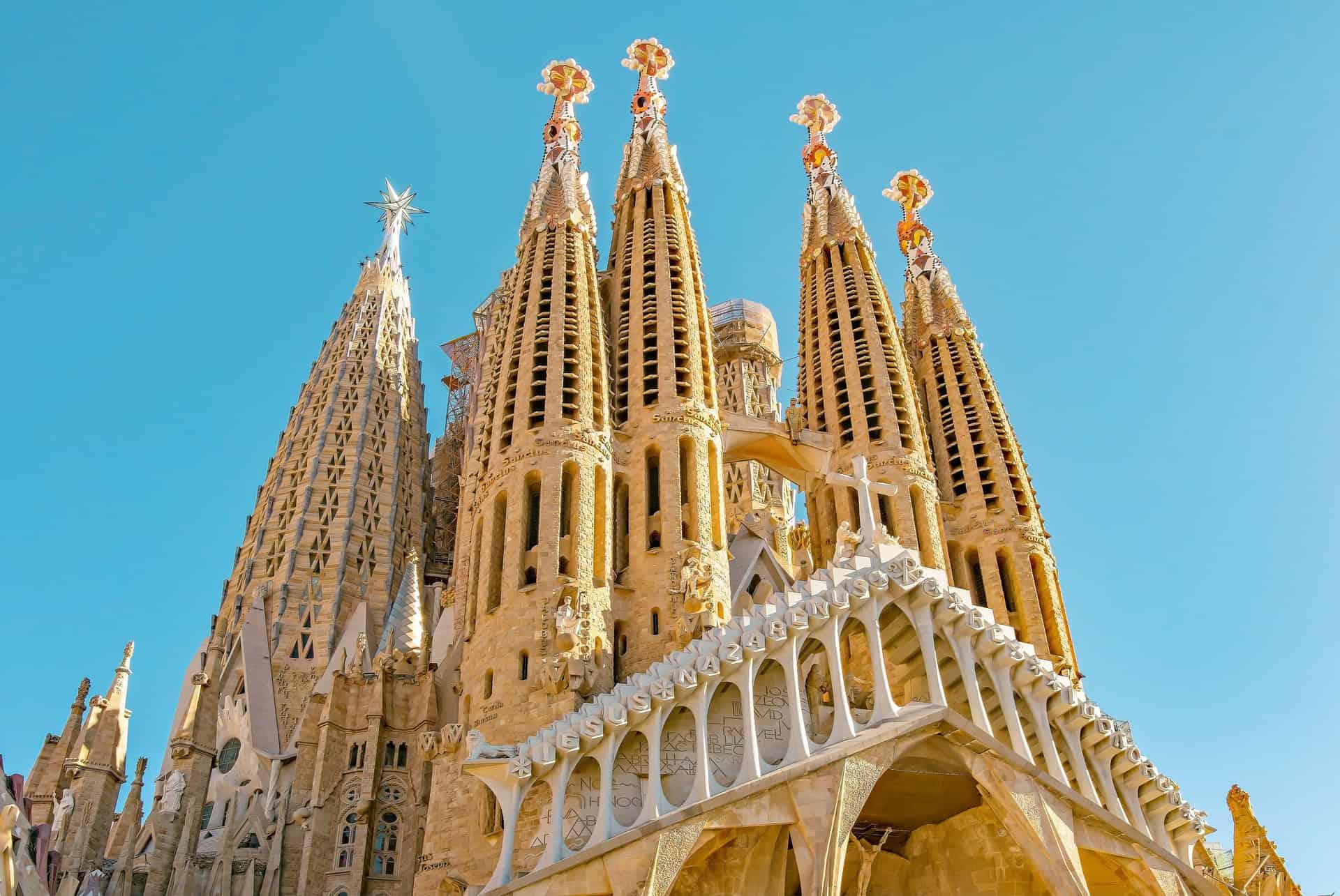 visit the sagrada familia towers