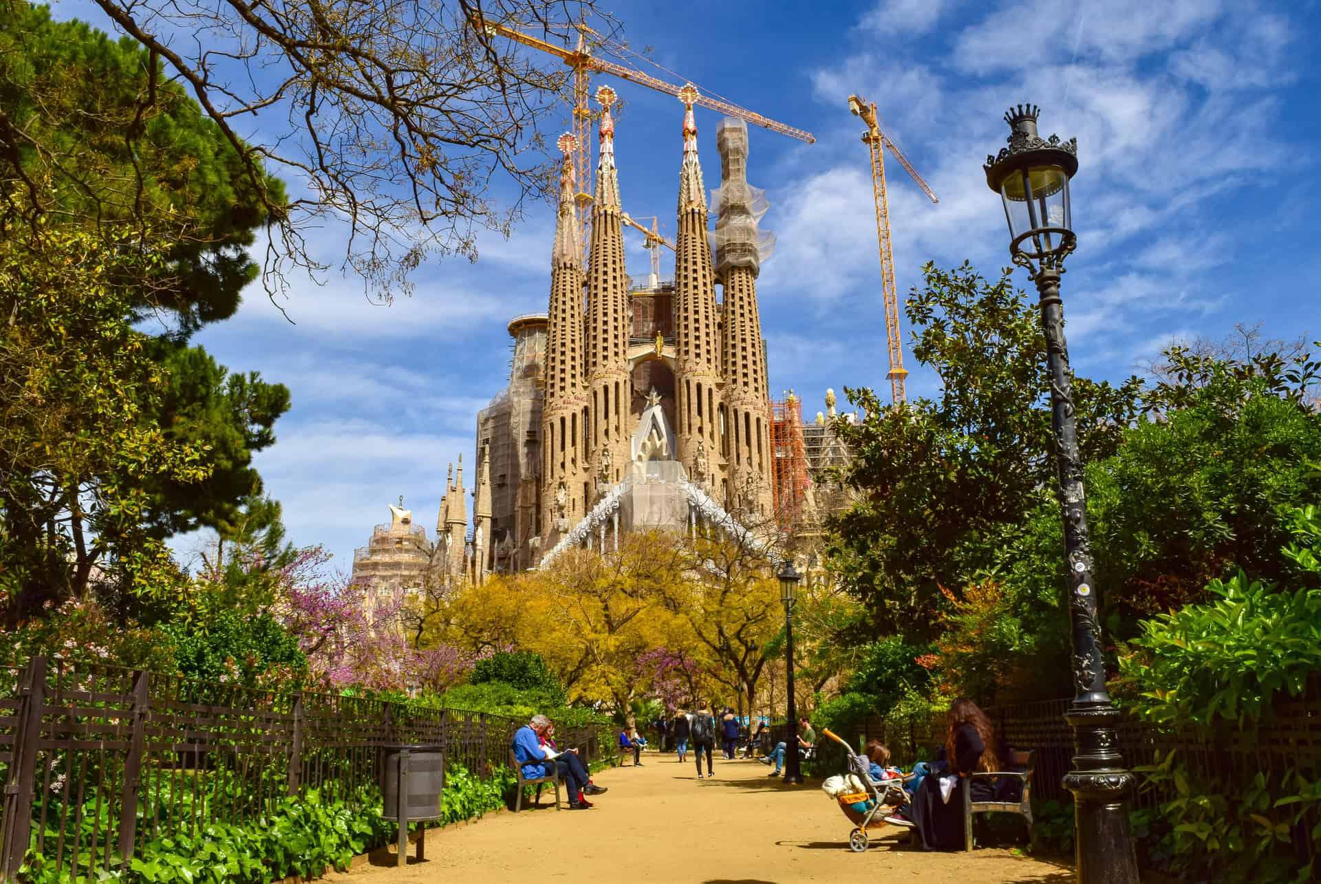 visit the sagrada familia facade
