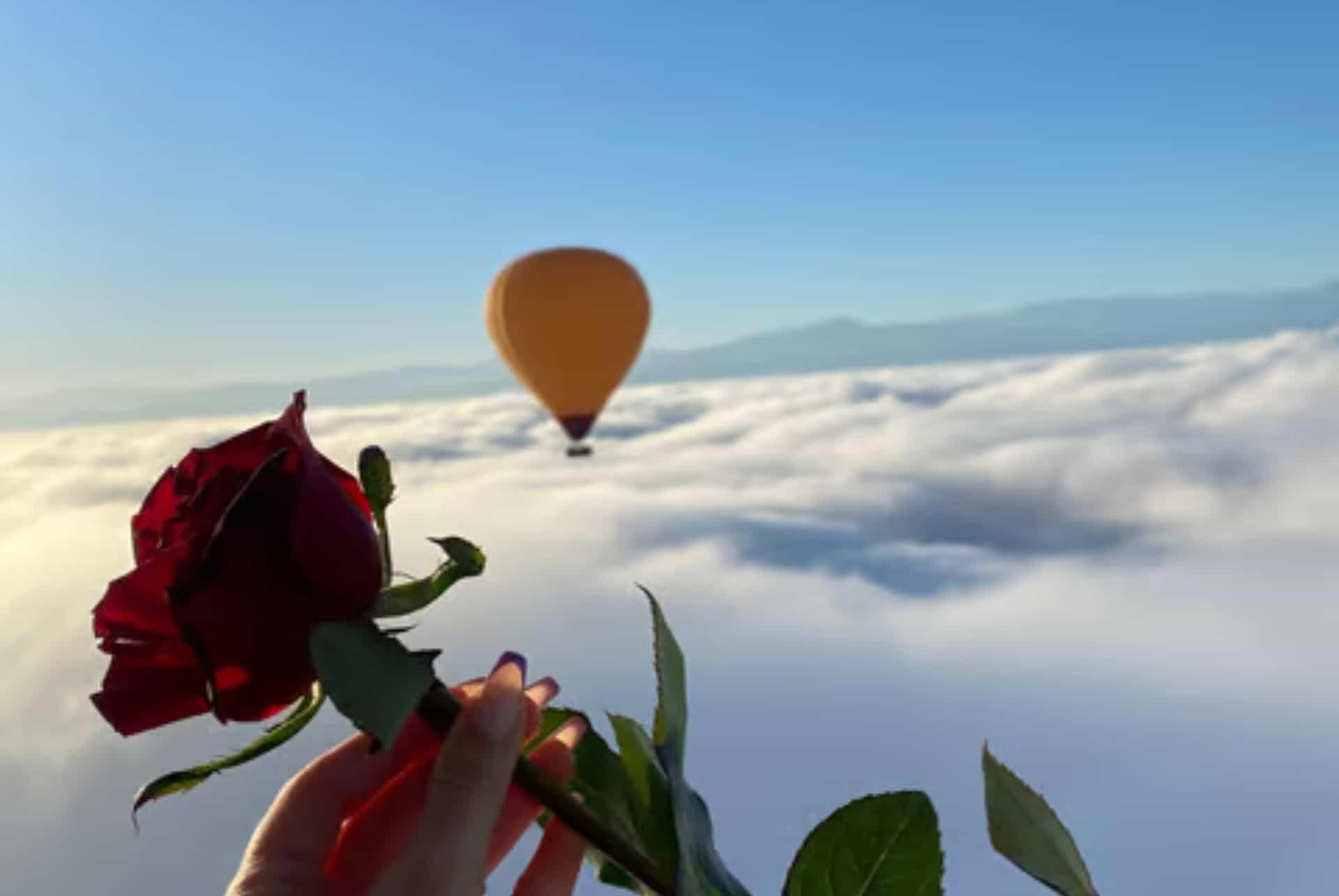 hot air balloon with Berber breakfast and certificate in Marrakech