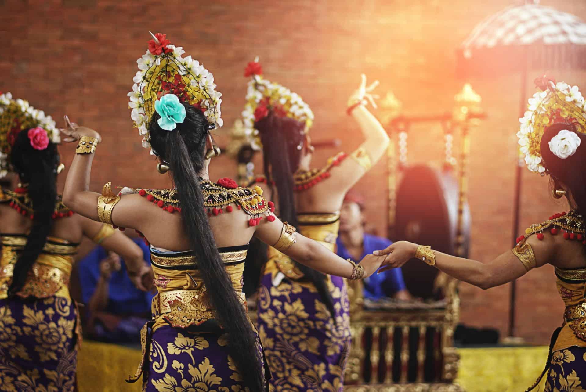 traditional dance show bali