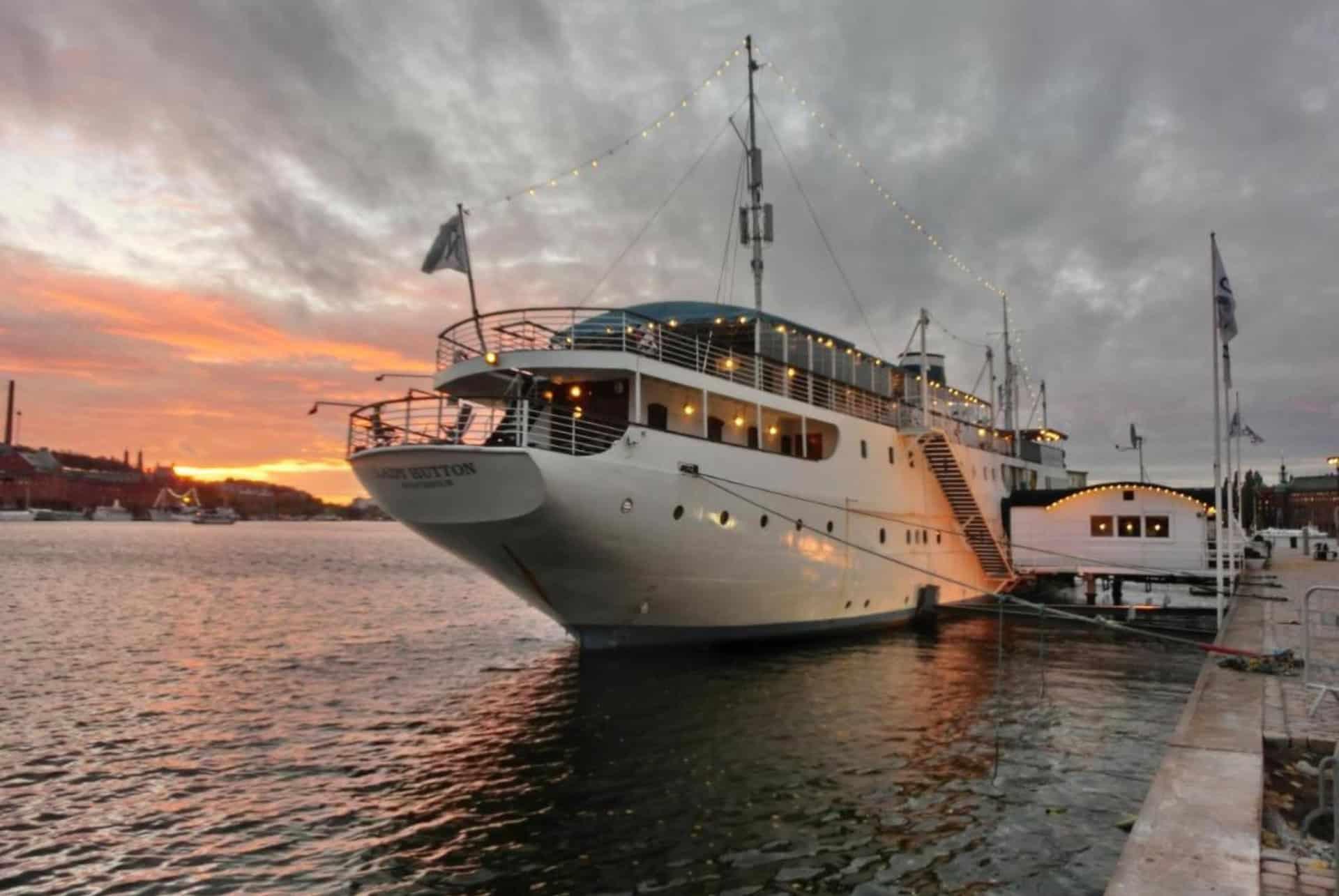 malardrottningen yacht hotel