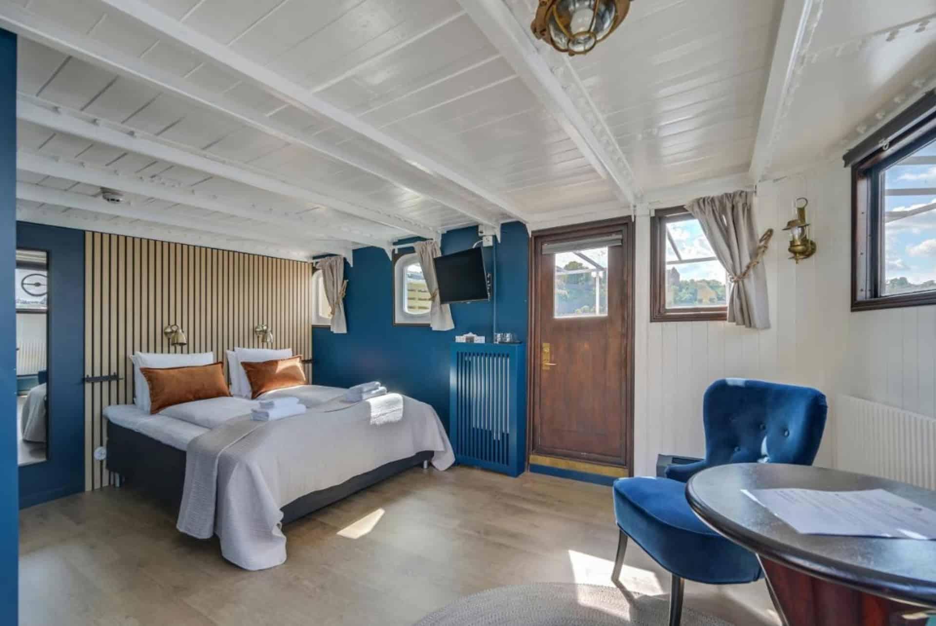 malardrottningen yacht hotel room