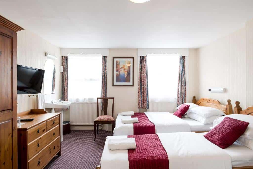 st athans hotel room