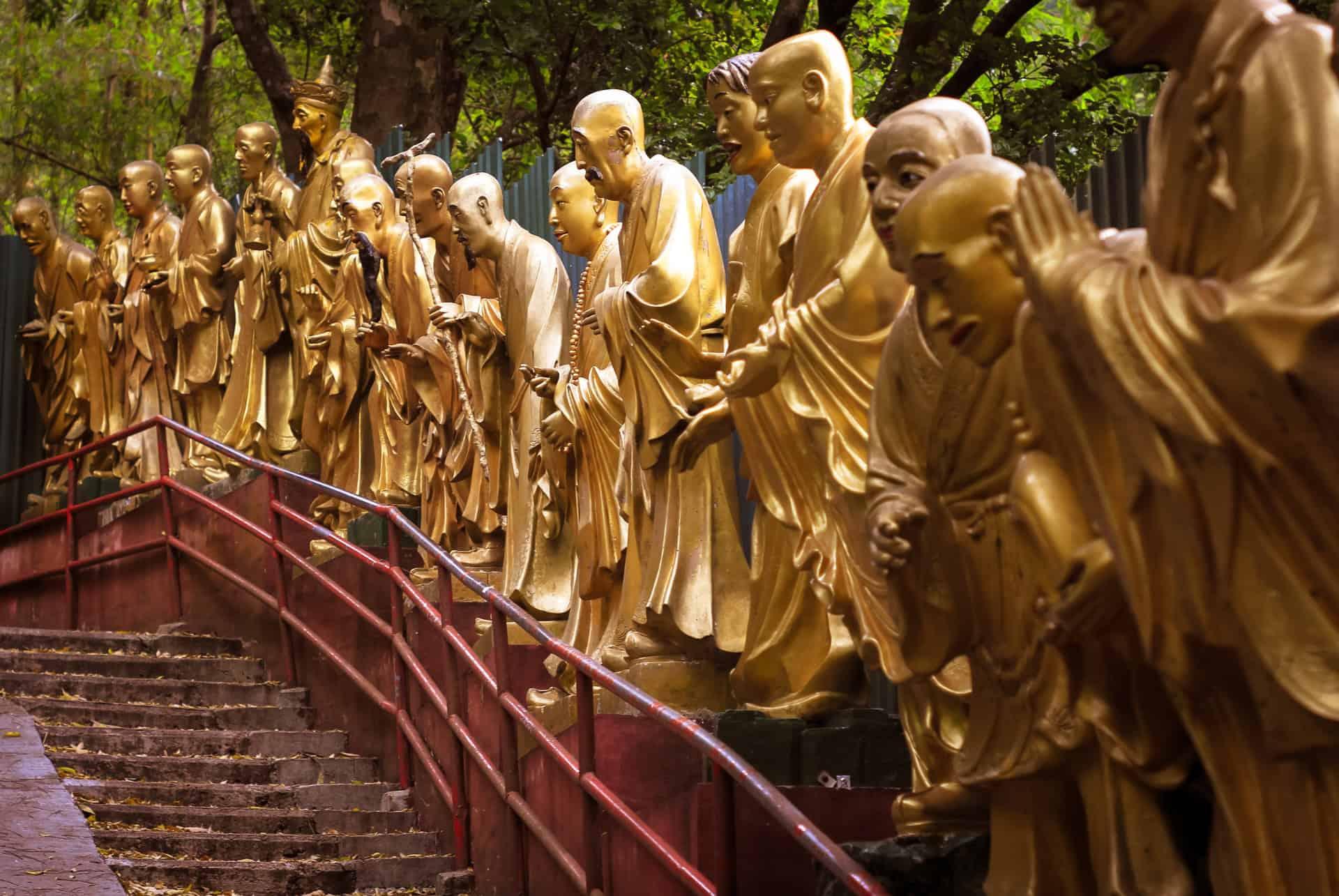 things to do in hong kong visit the ten thousand buddhas monastery