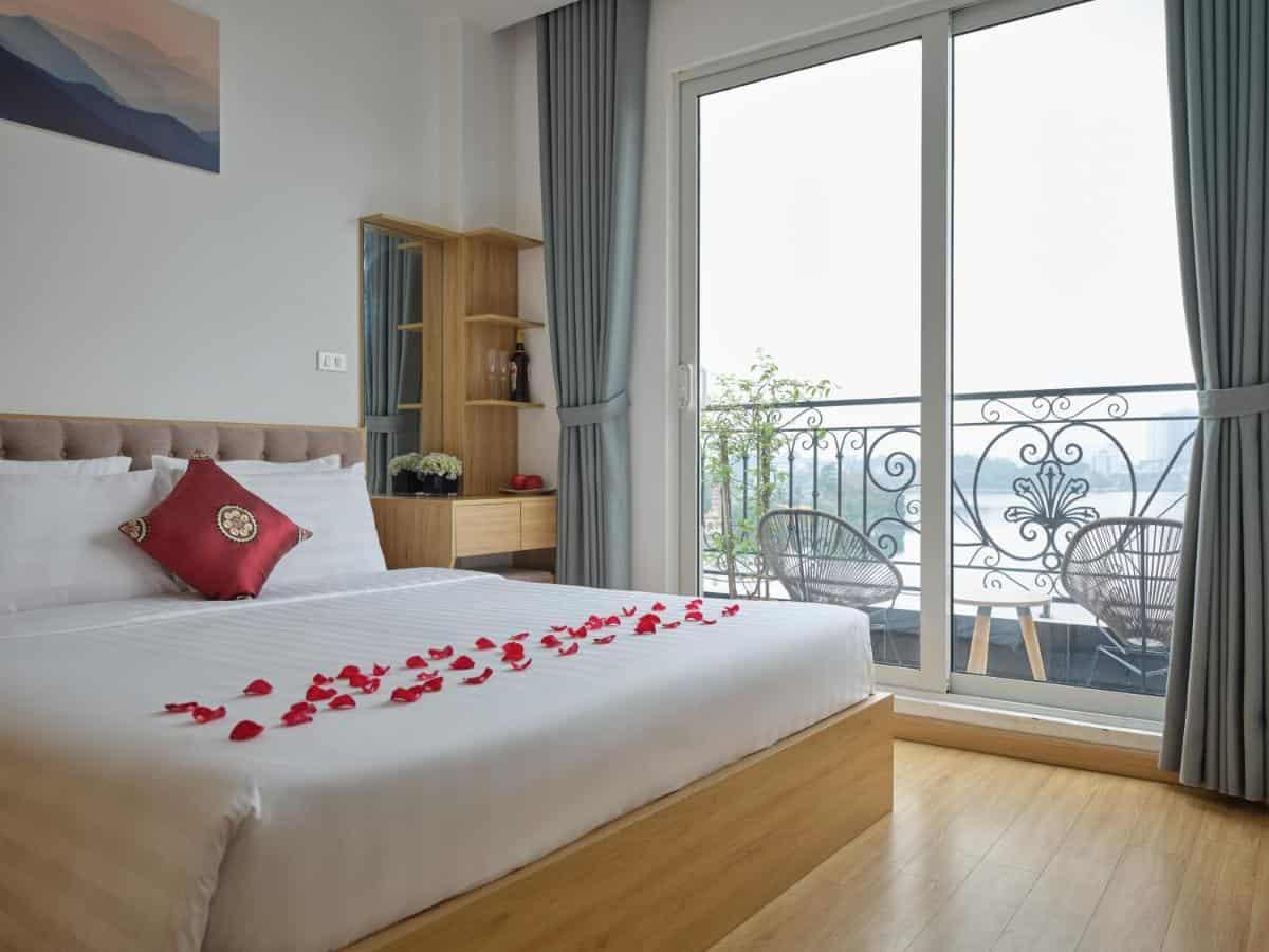 where to stay in hanoi tay ho room