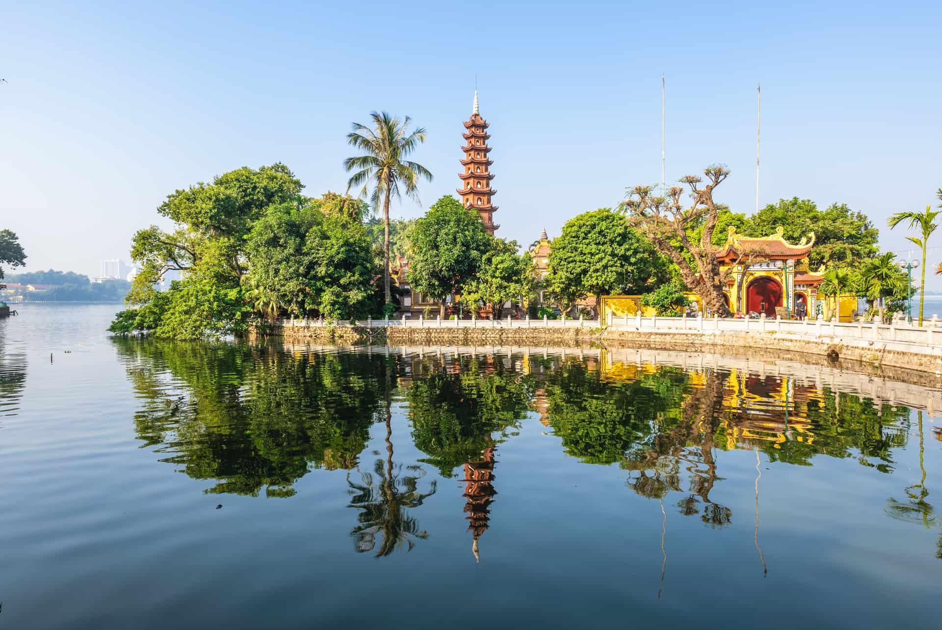where to stay in hanoi tay ho lake