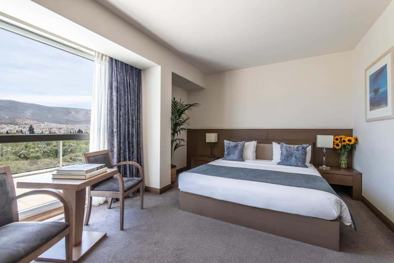 where to stay in athens syntagma room