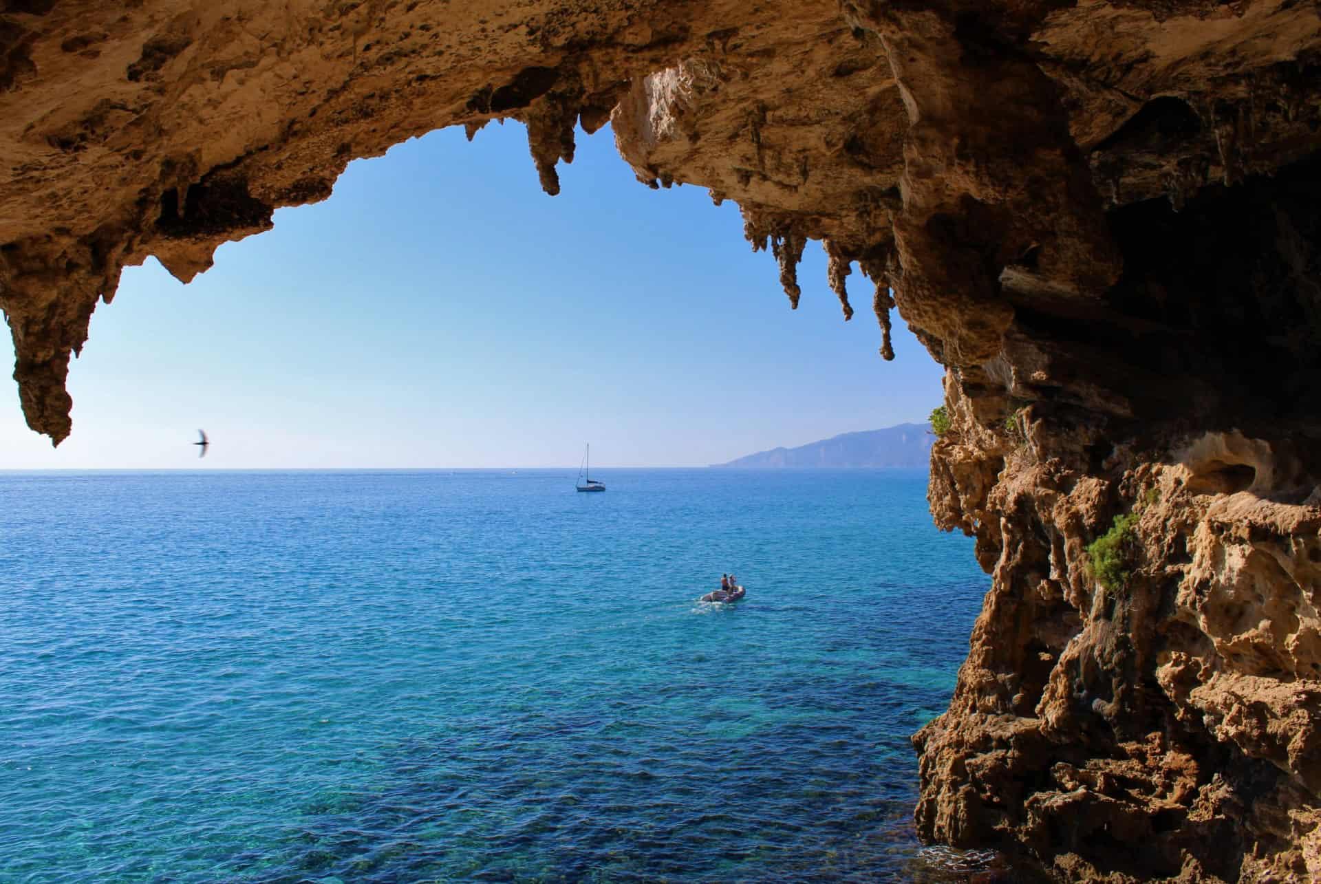 bue marino cave
