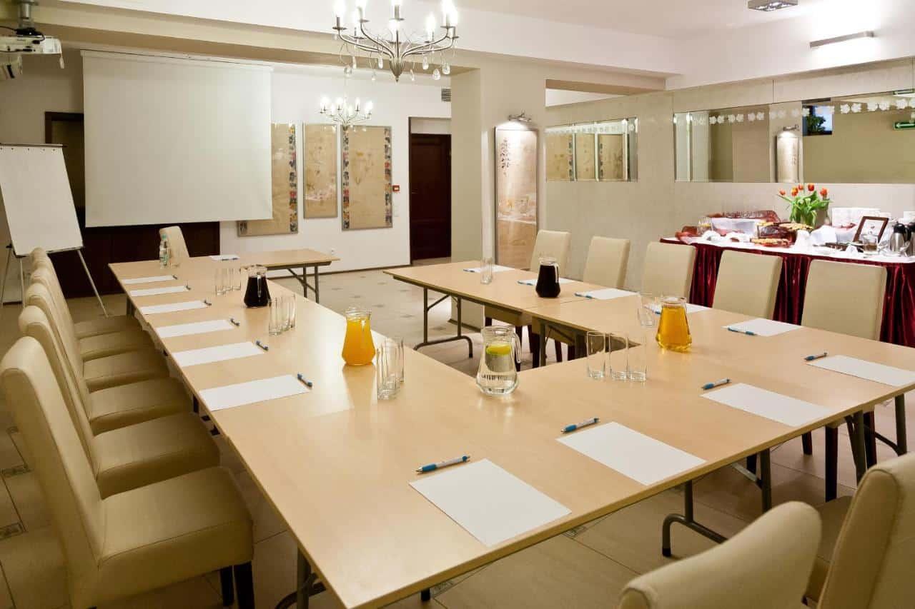 where to sleep in krakow kazimierz conference room