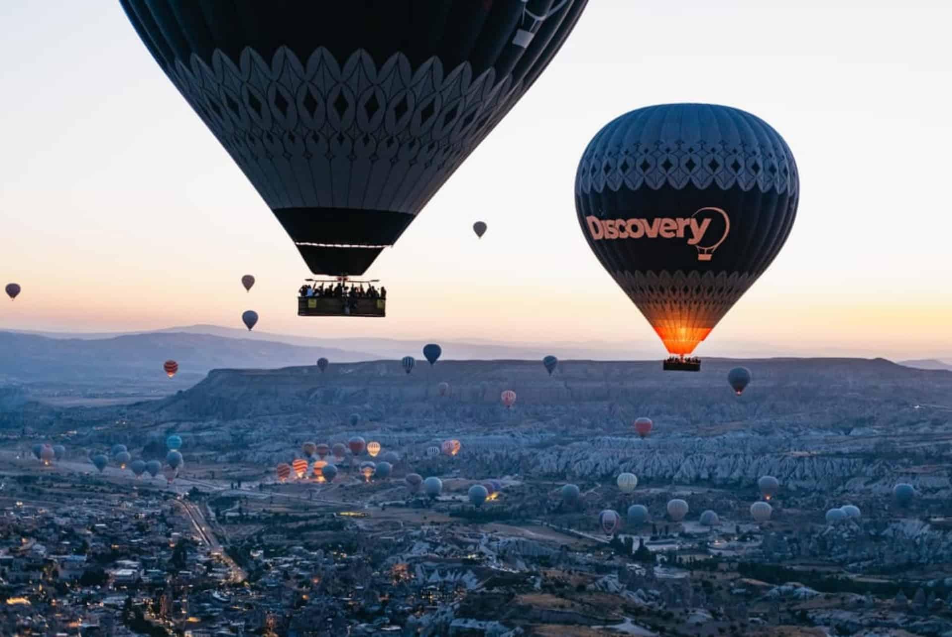 hot air balloon sunrise