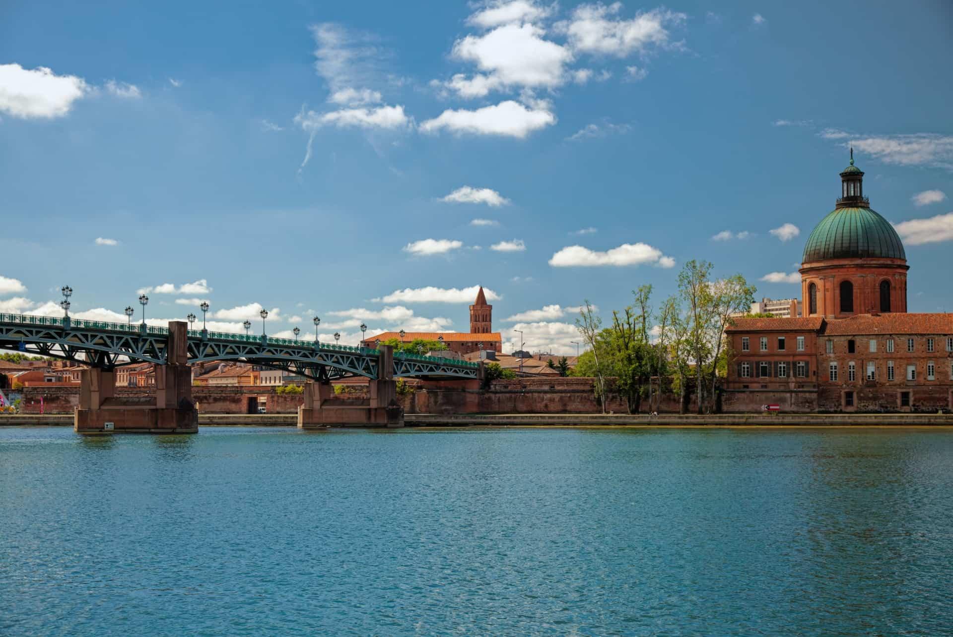 Saint-Cyprien neighborhood sleep in Toulouse