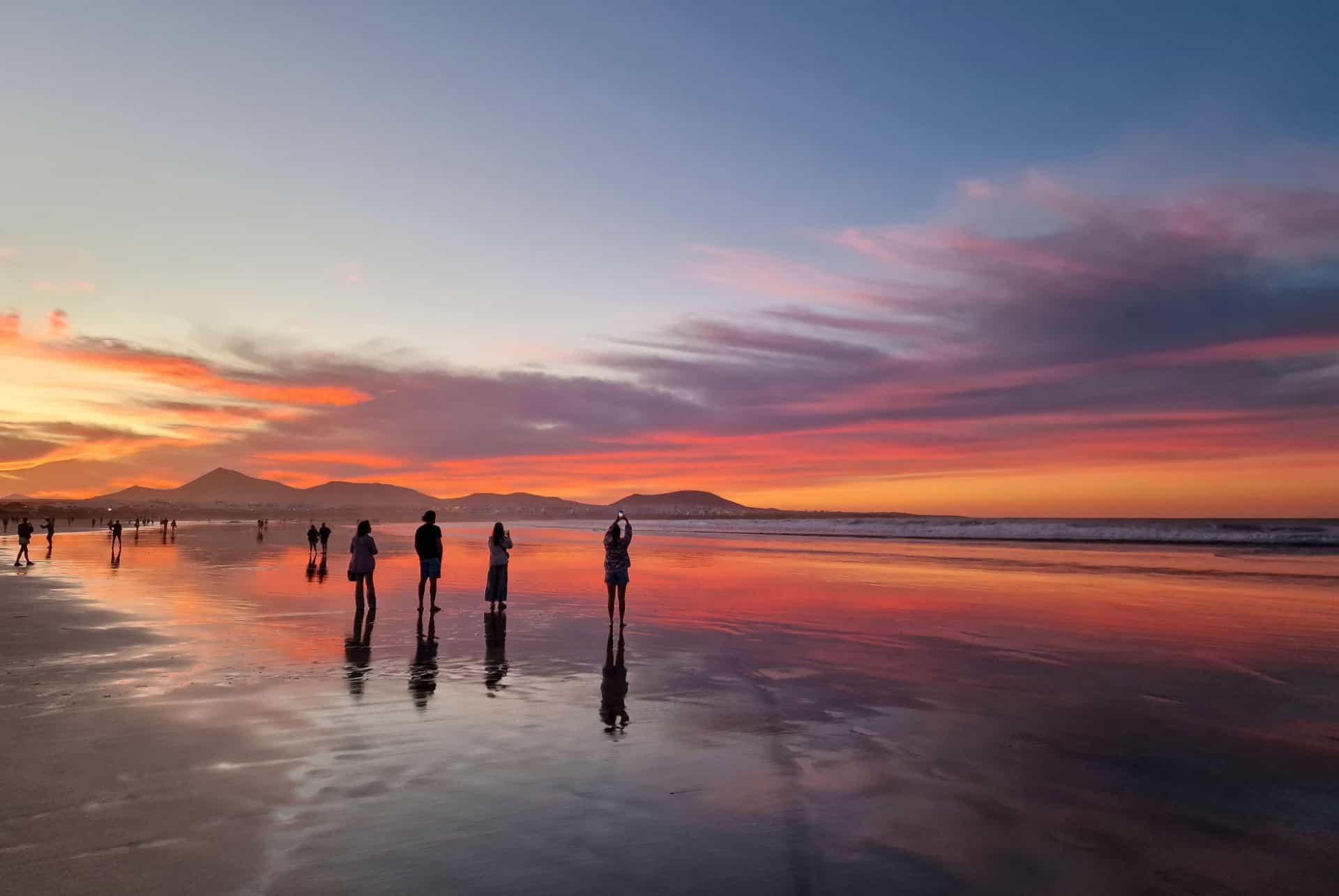 what is the best time to go to lanzarote