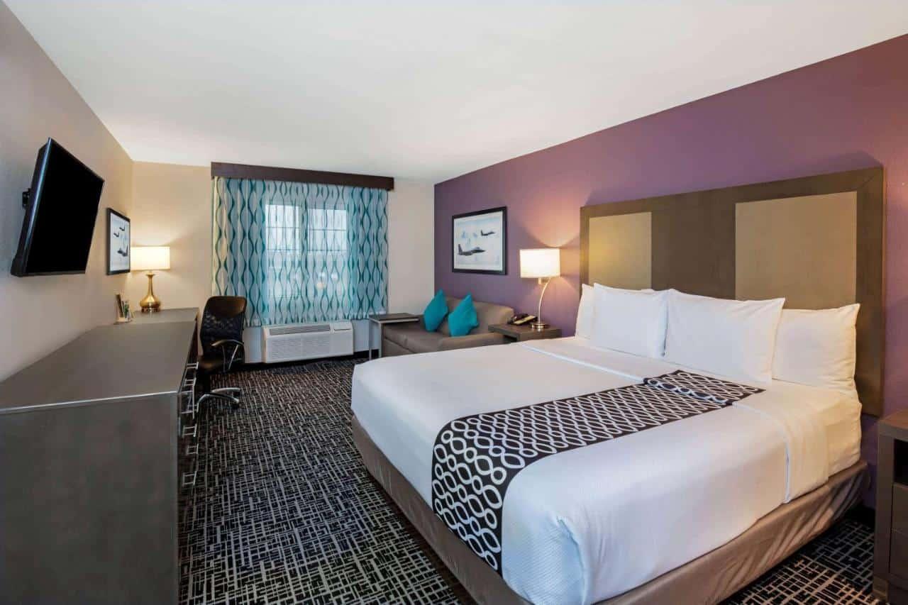 quinta inn room