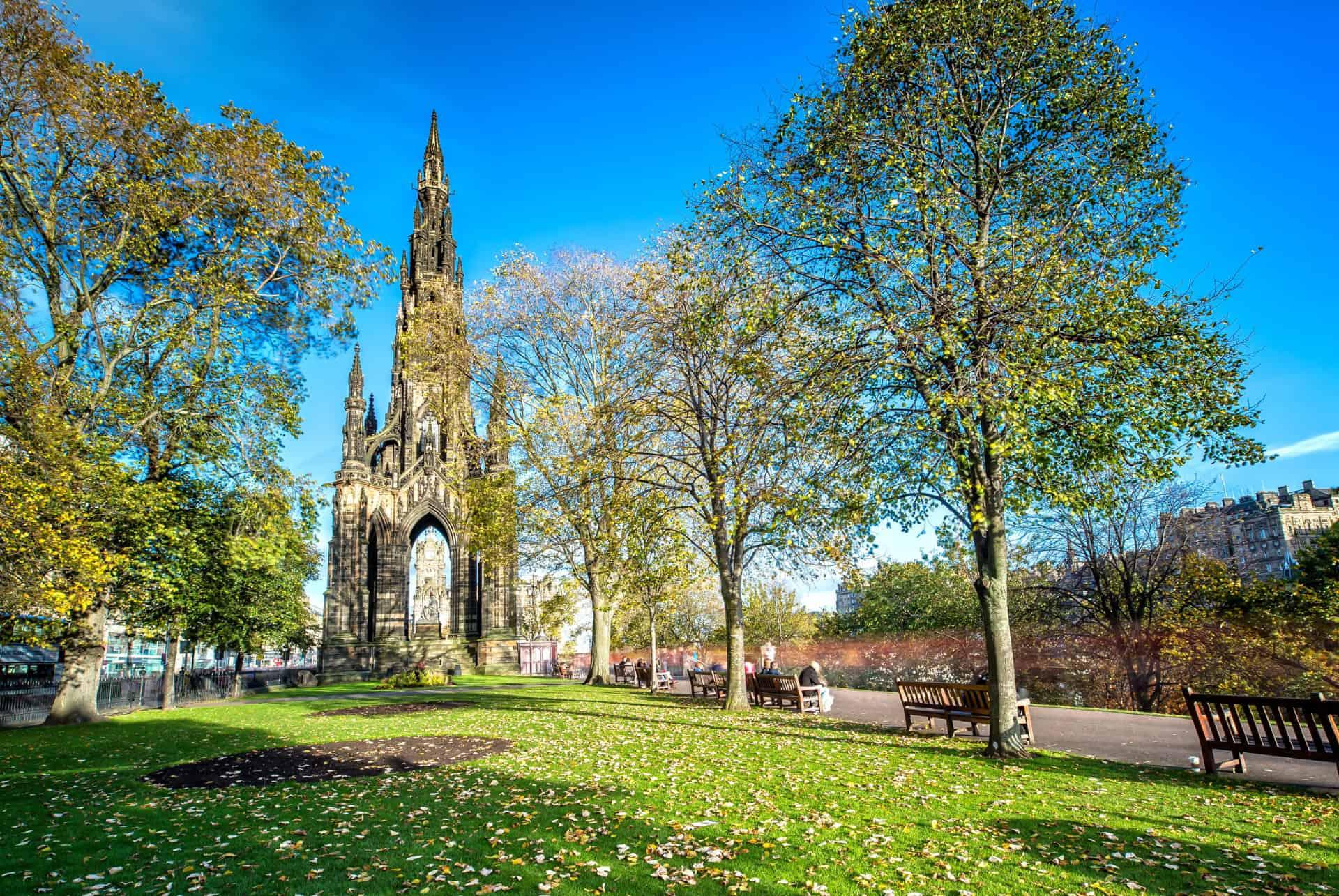 edinburgh in 2 days scott monument and princes street gardens