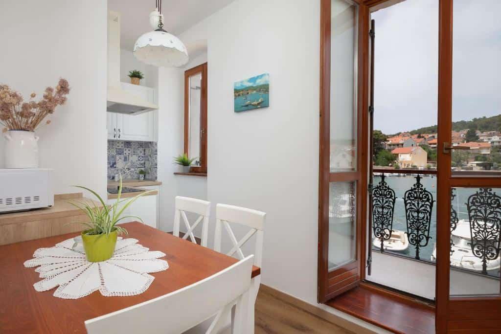 ancora faros where to stay on Hvar Island
