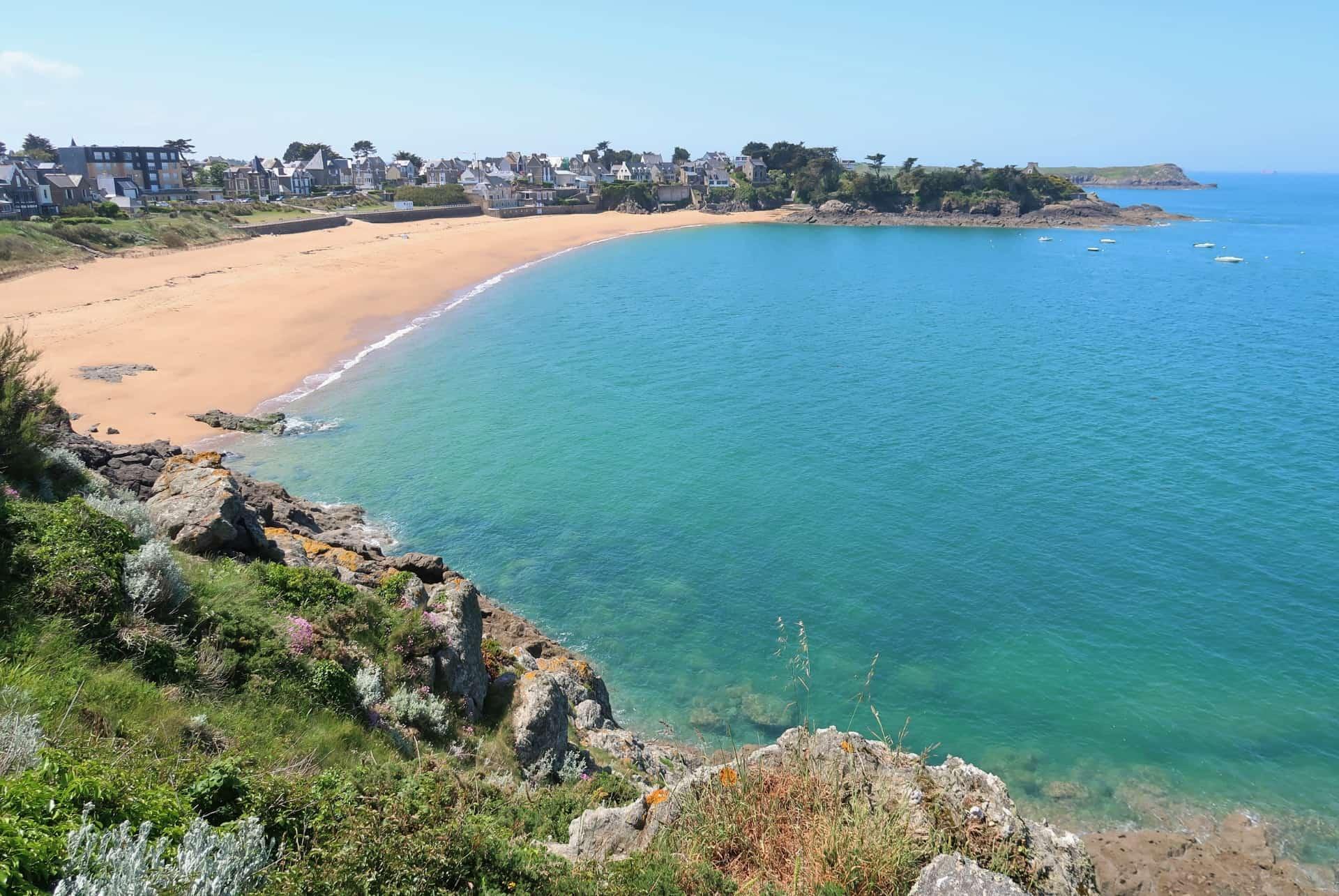 where to sleep in saint malo rotheneuf