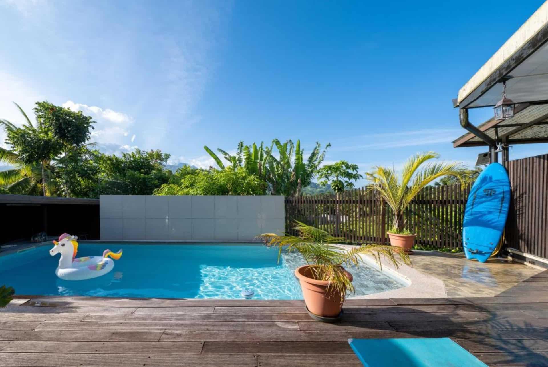 KIA ORA Lodge pool