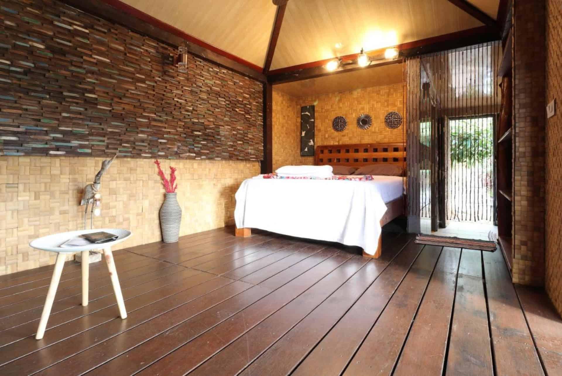 KIA ORA Lodge room