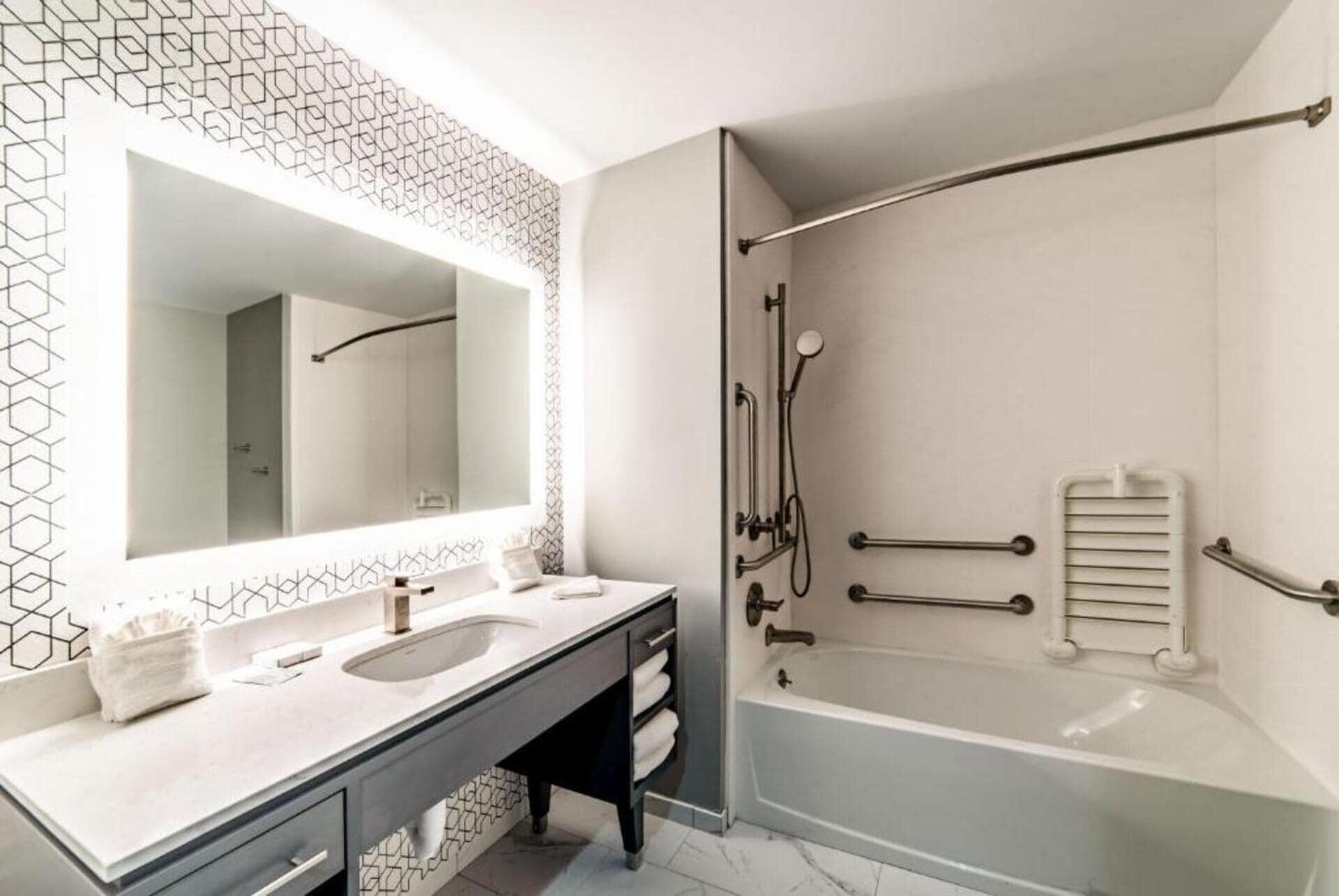 Everglades Adventures Hotel Bathroom
