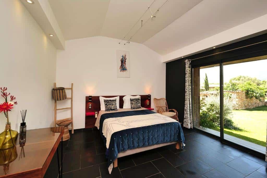 Domaine Pozzo di Mastri room