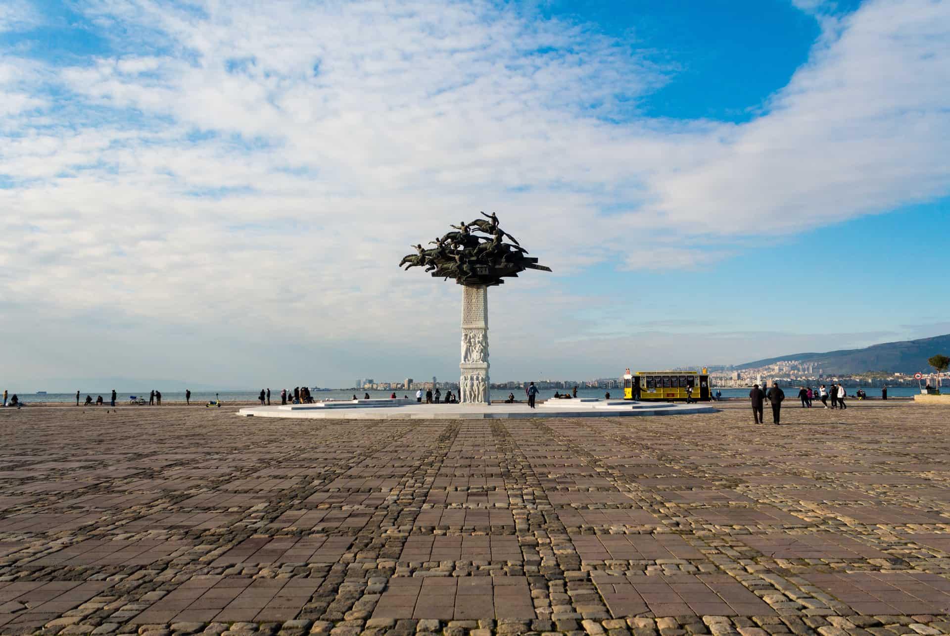 gundogdu square alsancak izmir