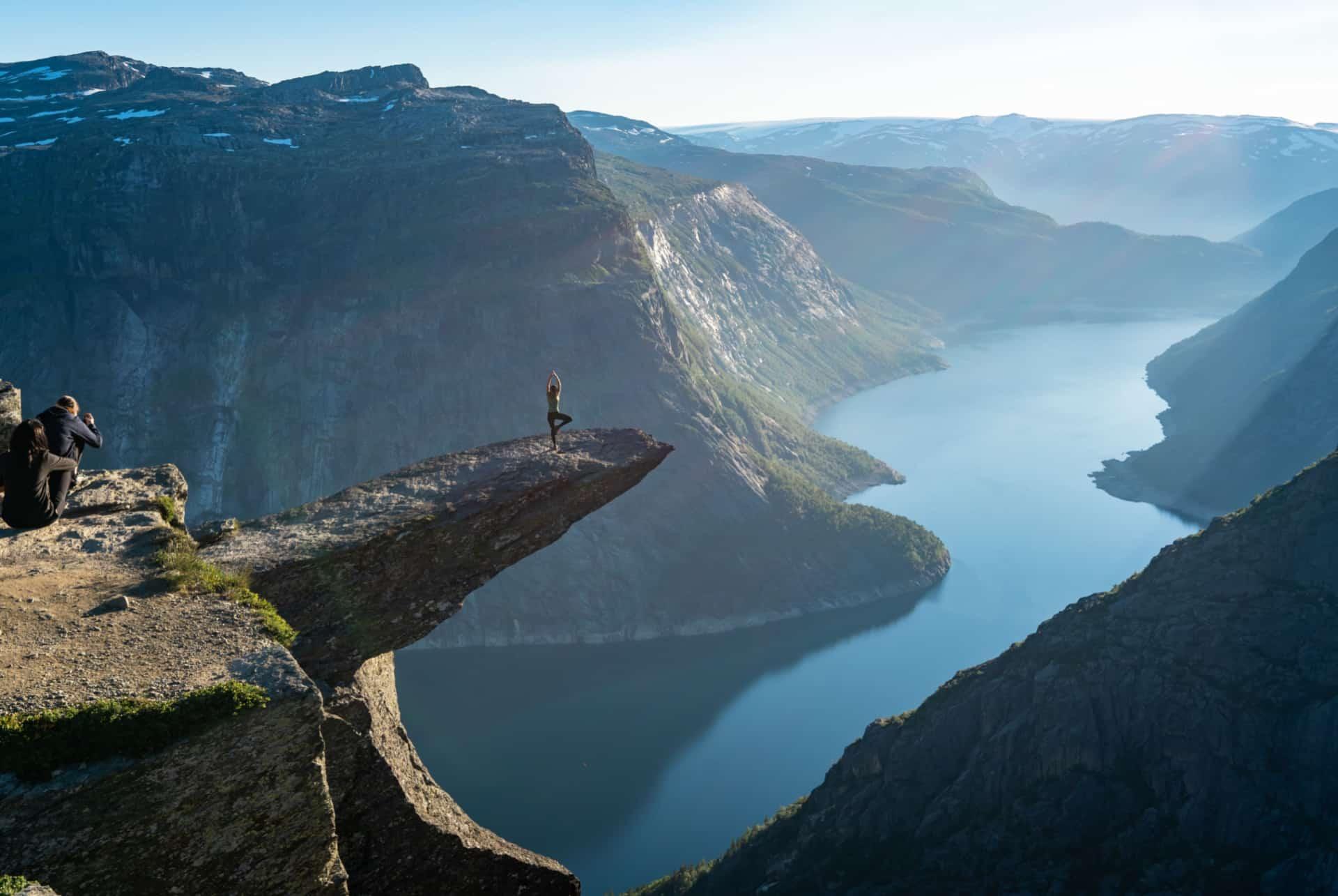 norway hiking trolltunga