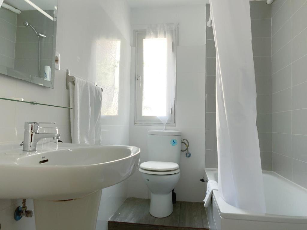Hostal Paco Marbella bathroom