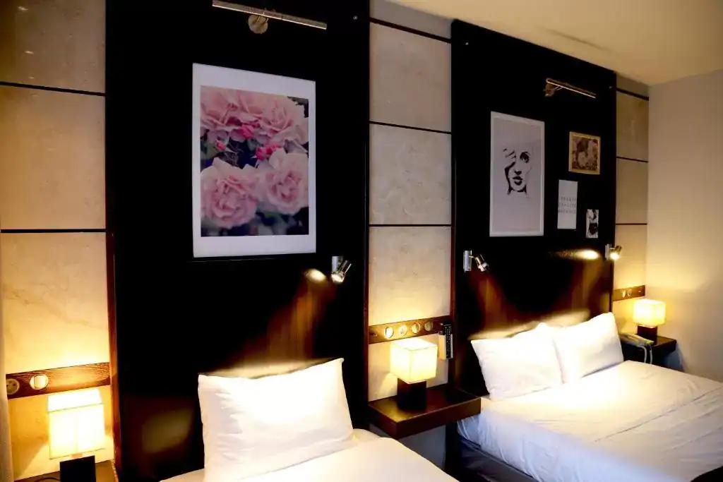cors hotel room