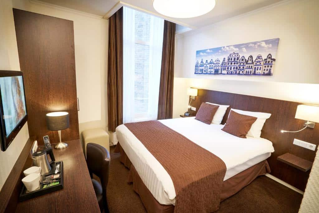 hotel nes room sleep amsterdam