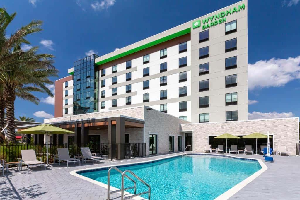 Wyndham Garden pool