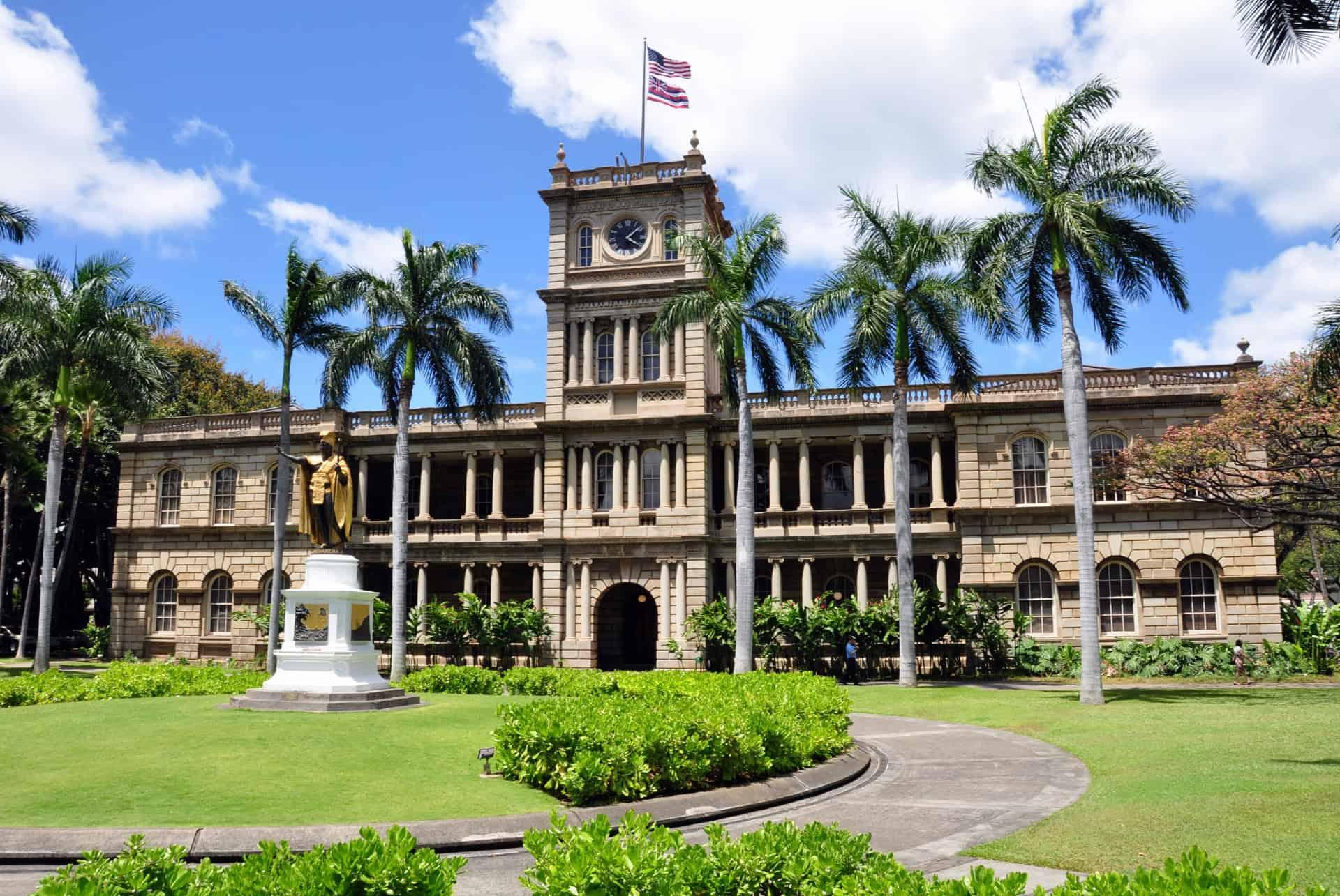 What to do in Oahu visit Iolani Palace