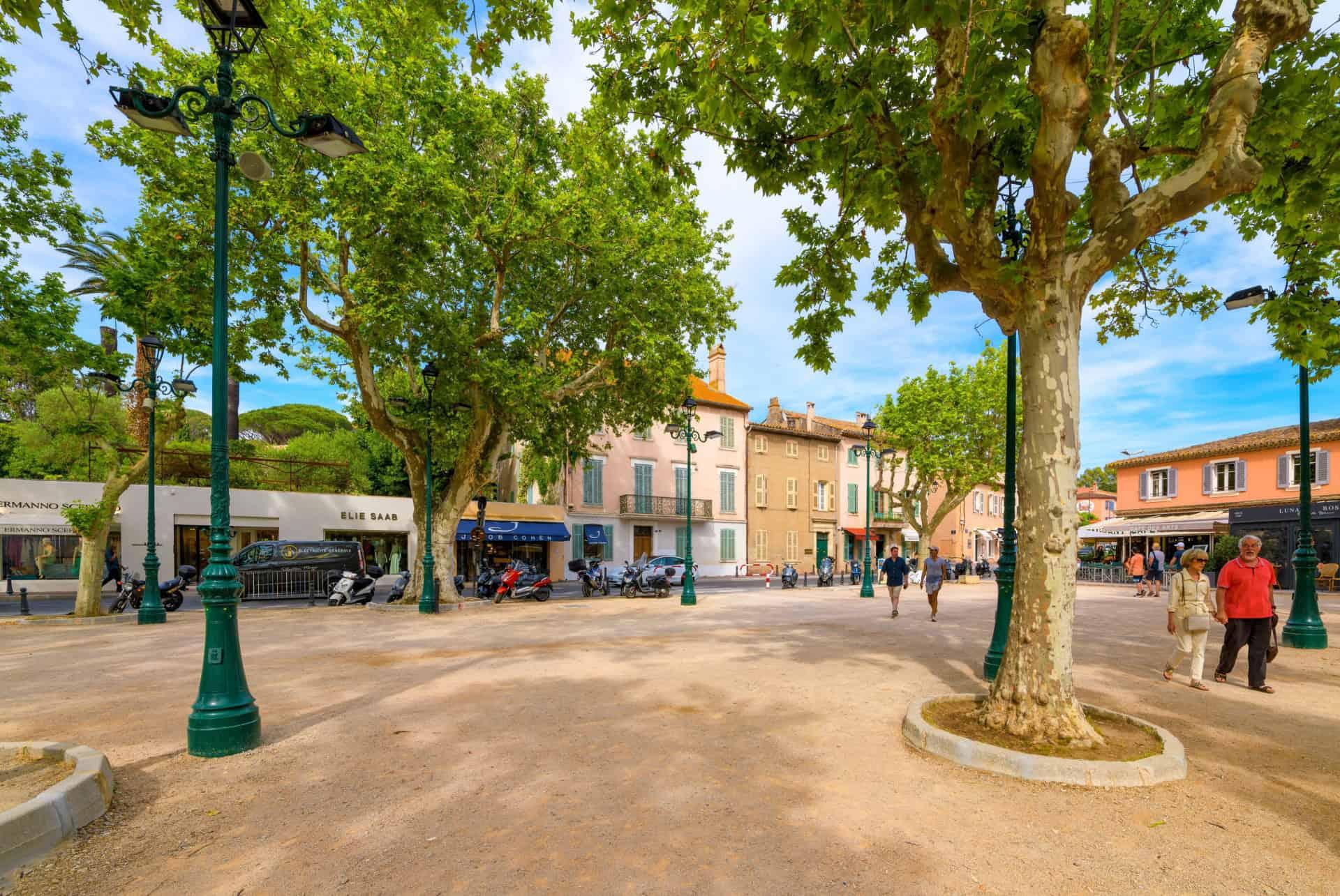 where to stay in saint-tropez place des lices