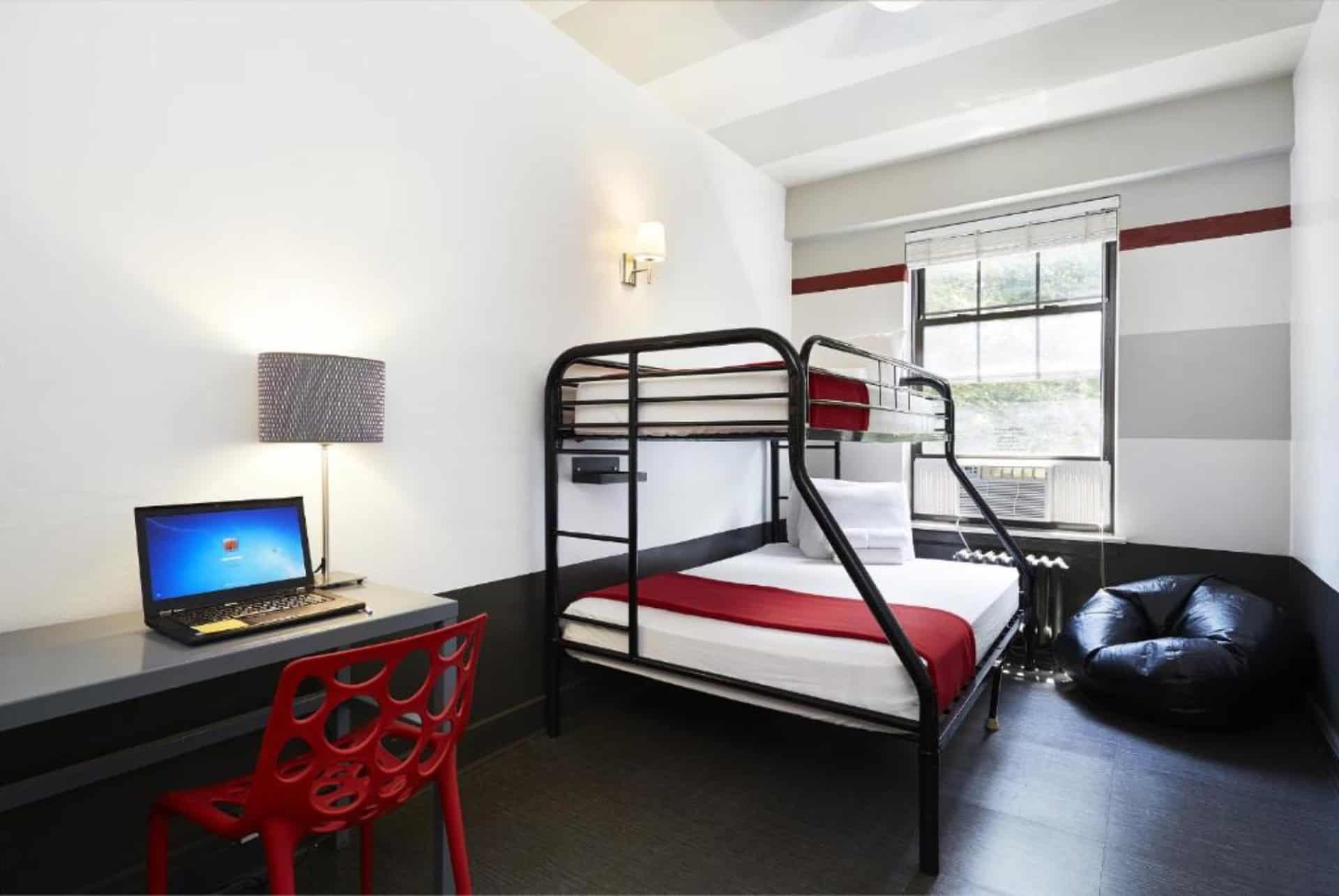 where to stay in chicago getaway hostel
