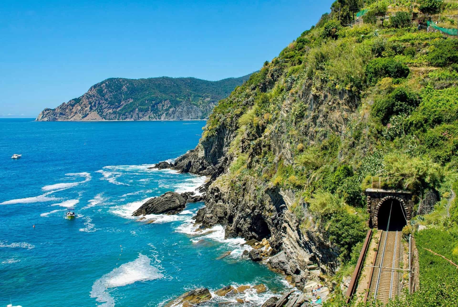 train to visit cinque terre
