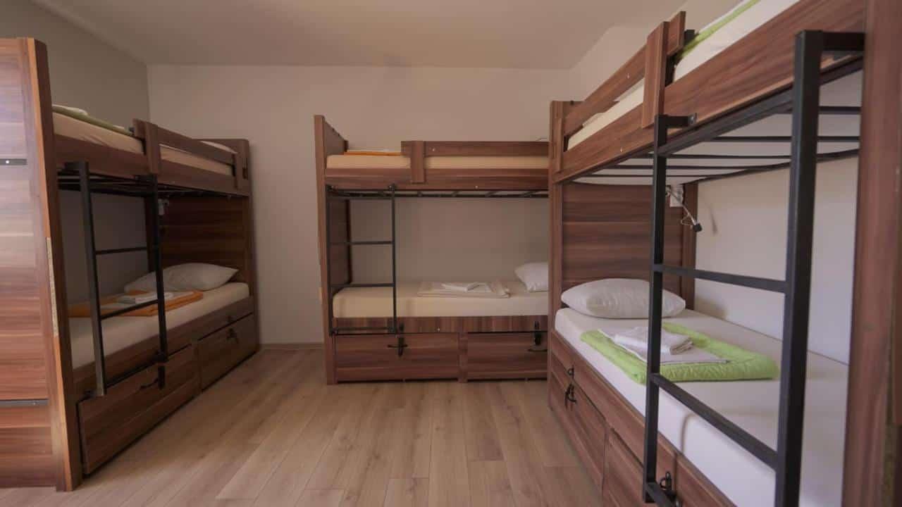 freedom hostel sleep budva