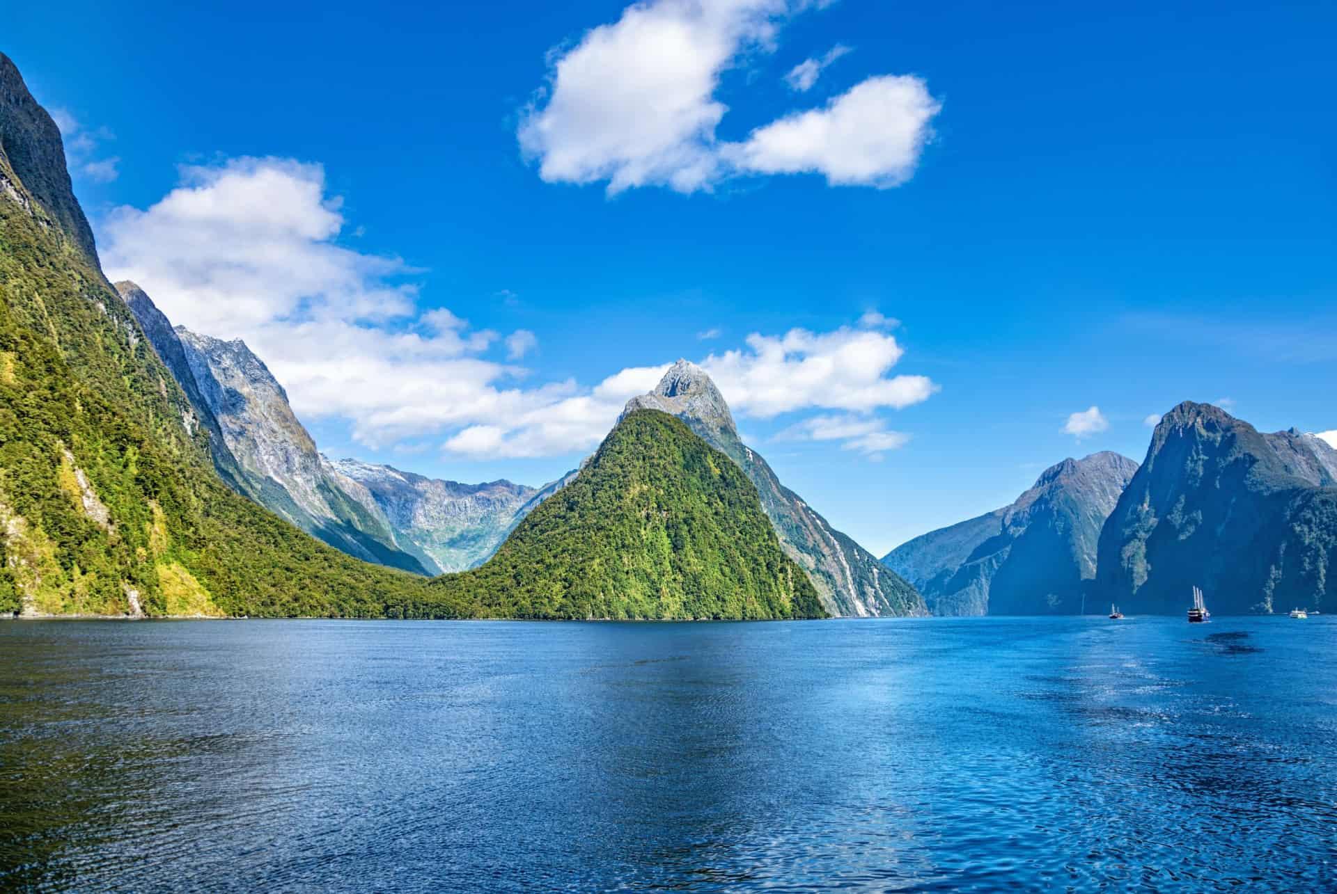 milford sound new zealand