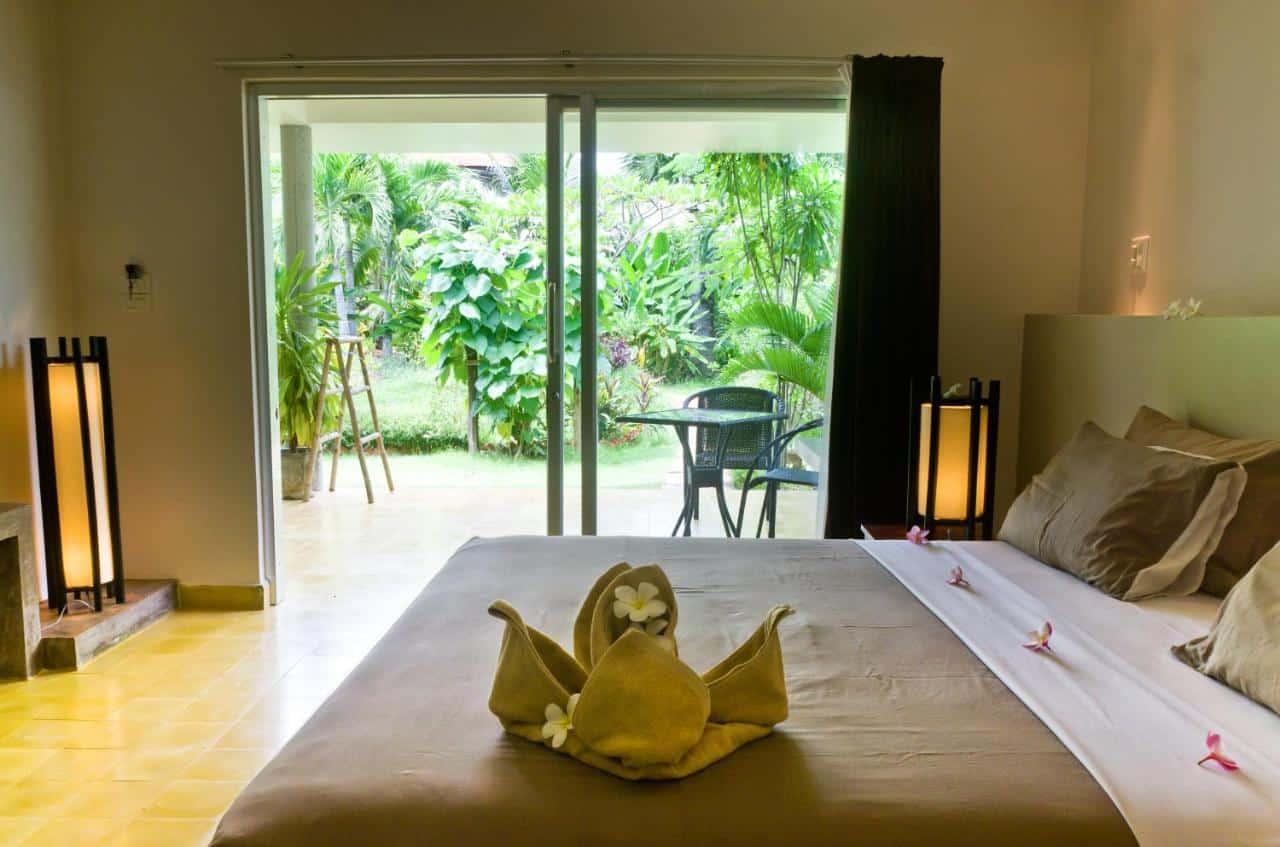where to stay in cambodia battambang room