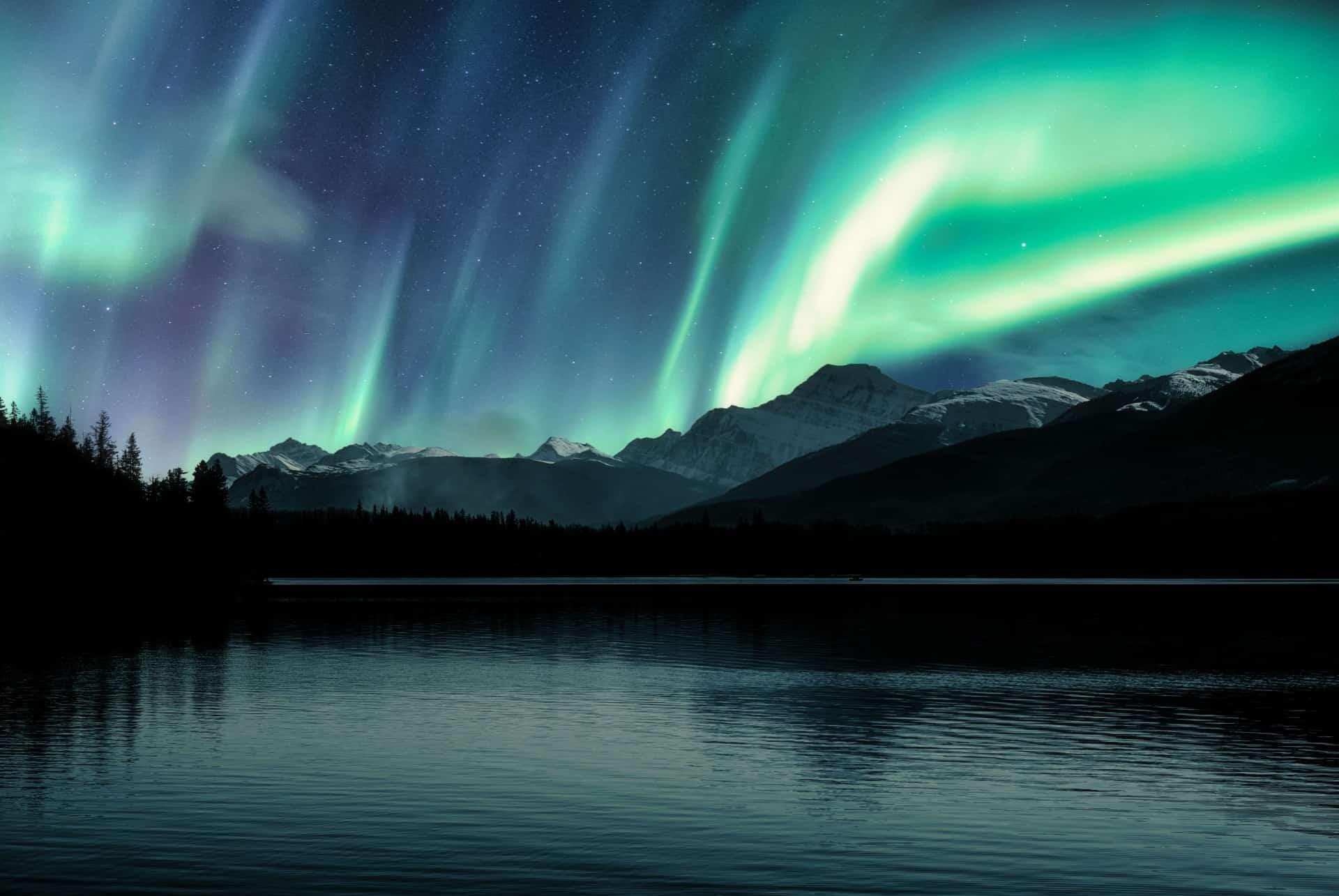 where to see the northern lights in Canada