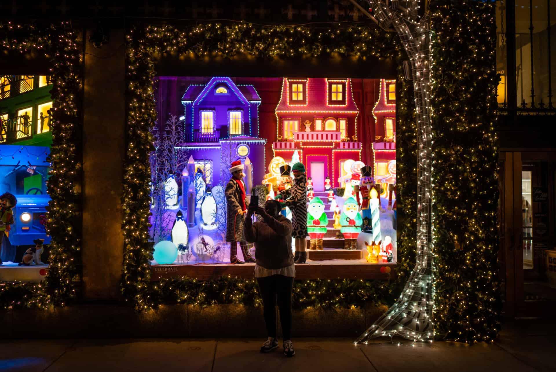 christmas window display in new york