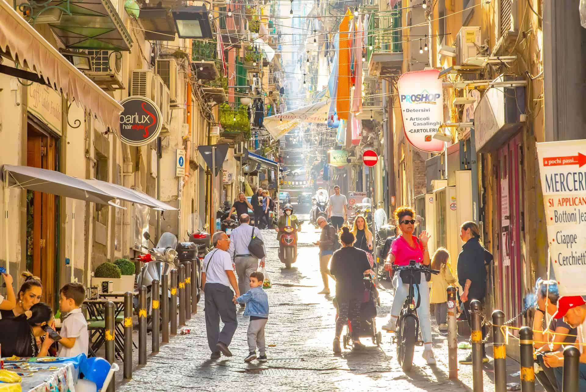 what to do in naples spanish quarter