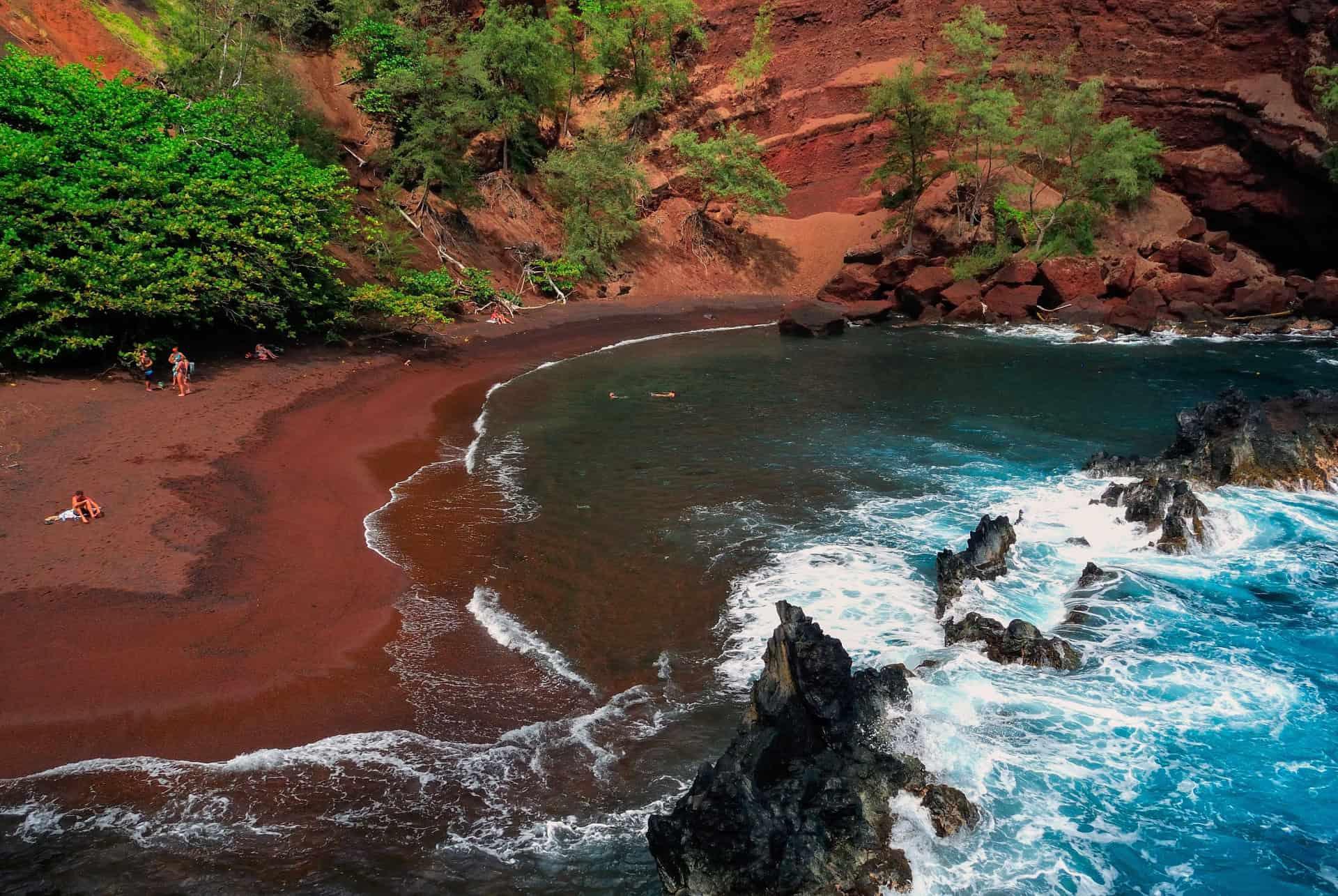 kaihalulu beach what to do in hawaii