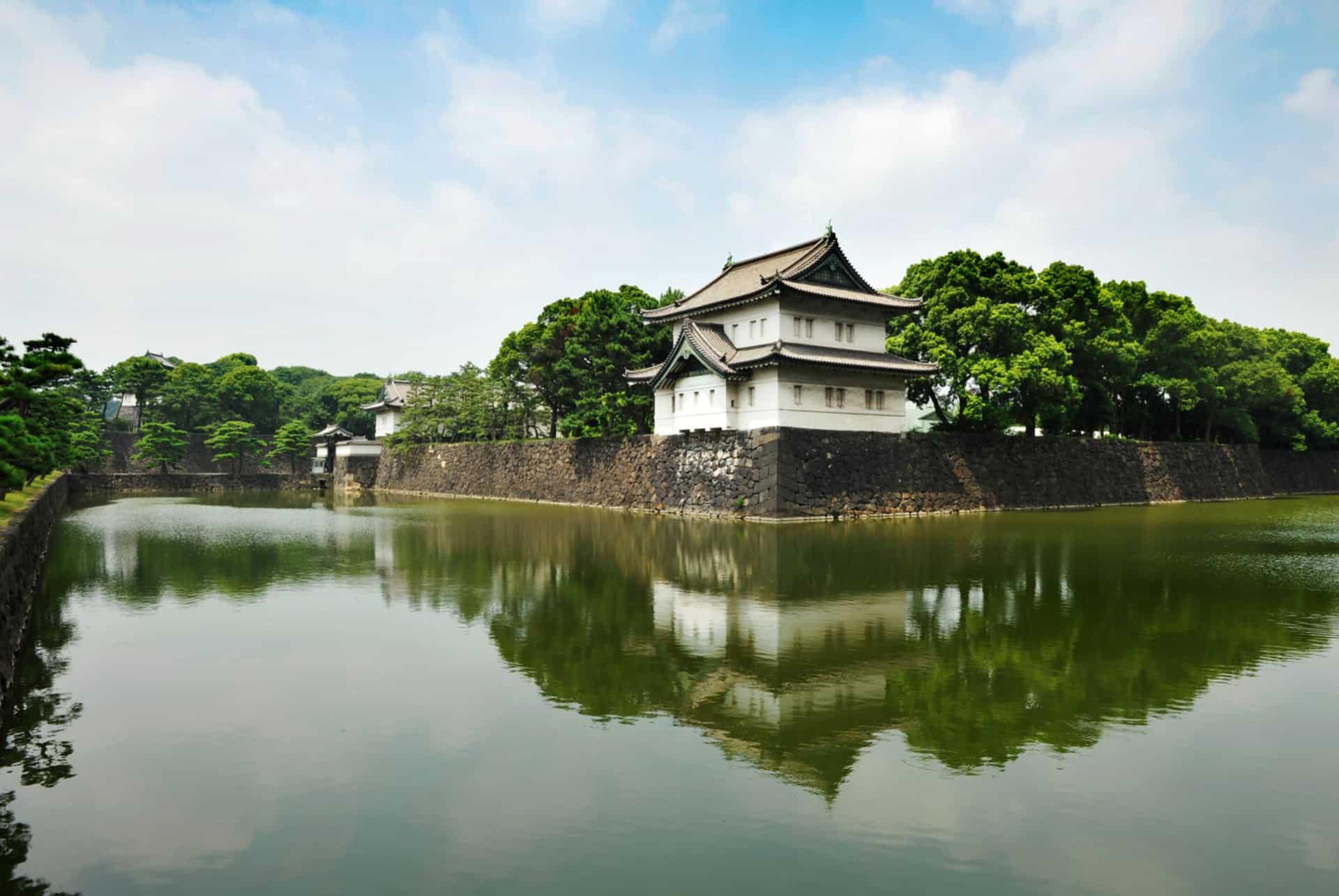 What to do in Tokyo visit the Imperial Palace