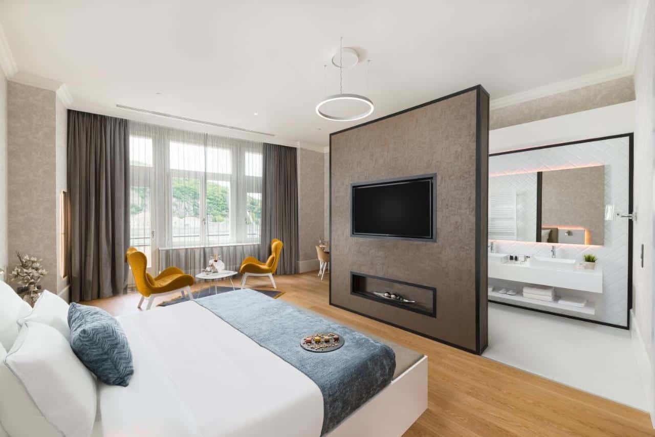 vision hotel