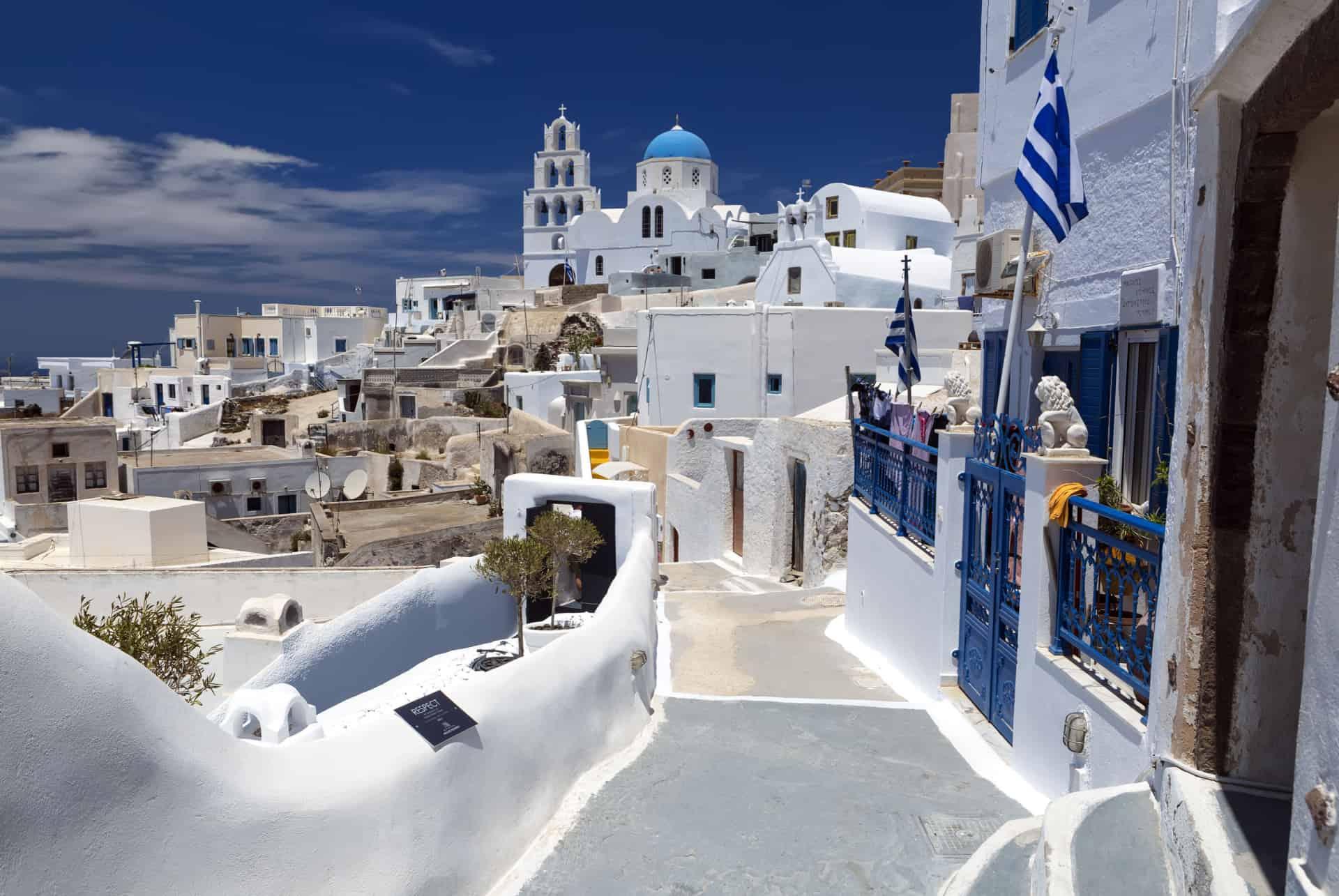where to stay in Santorini Pyrgos