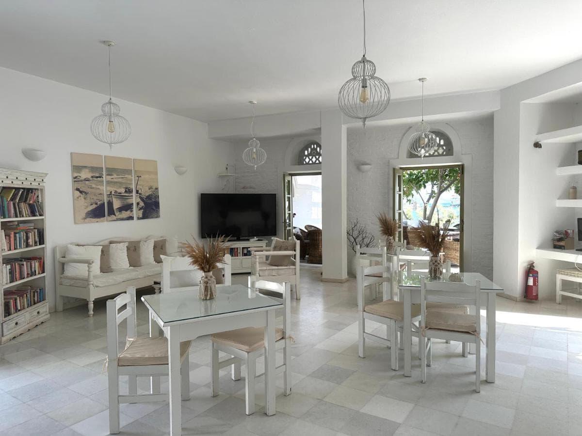 Artemis Hotel
