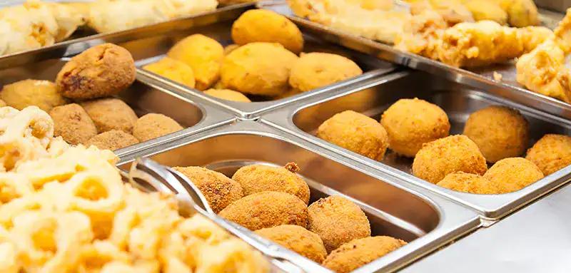 eating suppli in rome