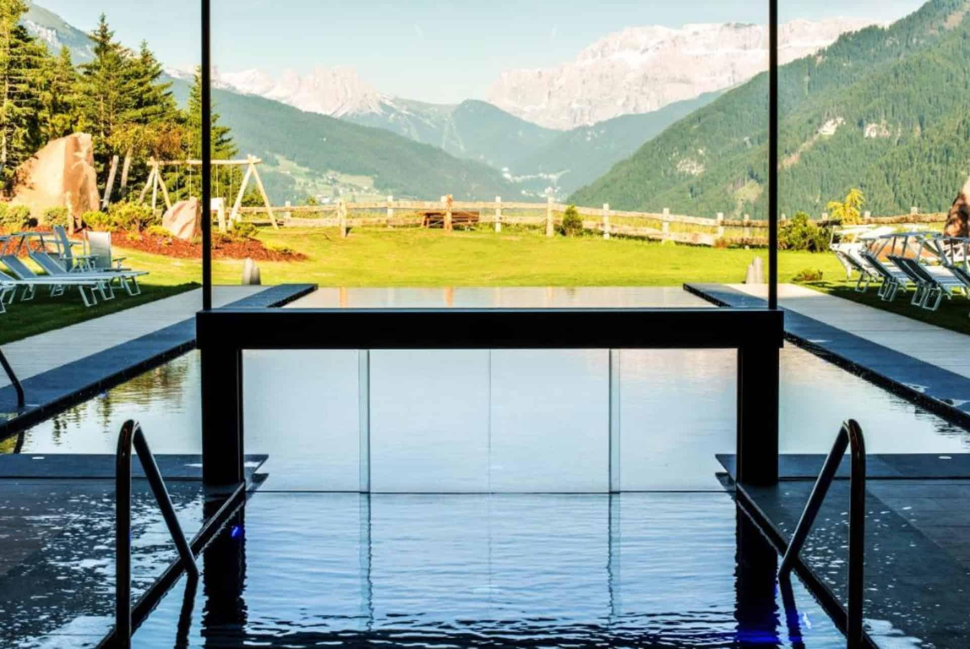 Hotel Pinei pool